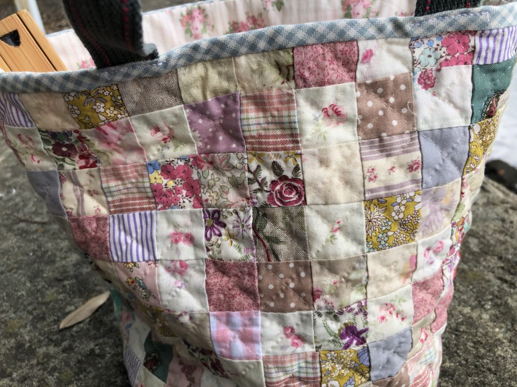 パッチワーク　四角つなぎ　トートバック　の写真